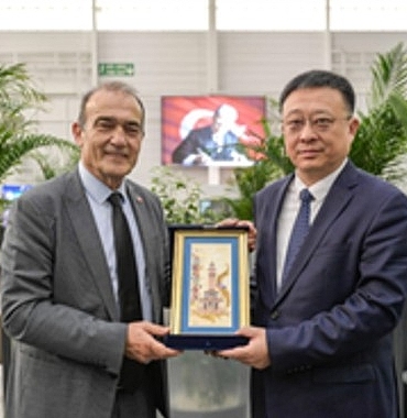izmir-buyuksehir-belediyesi-qingdao-belediyesini-konuk-etti.jpg