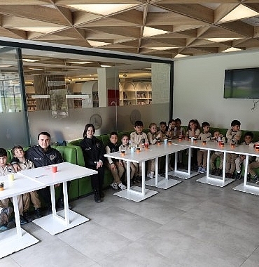 kartepe-kutuphanesinde-anlamli-polis-haftasi-kutlamasi.jpg