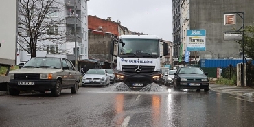 maltepe-basibuyuk-mahallesinde-bahar-temizligi.jpg