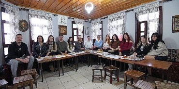 osmangazi-belediyesi-ogrencileri-bursanin-lezzetleriyle-bulusturdu.jpg