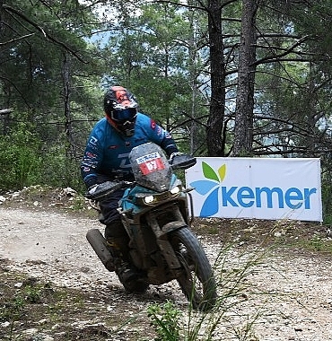 sky-adventure-motosiklet-yarislari-kemerde-basladi.jpg