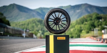 tyre-reviewsa-gore-dunyanin-en-hizli-lastigi-pirelli-p-zero-trofeo-rs.jpg