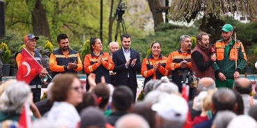 ahmed-arif-parkinda-1-mayis-isci-bayrami-kutlandi.jpg