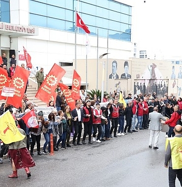 ciglide-1-mayis-coskusu-baskan-yildiz-emekcilerle-omuz-omuza.jpg