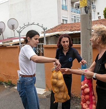 guzelbahce-belediyesinden-vatandasa-ucretsiz-patates-ve-sogan-destegi.jpg