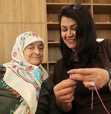 osmangazide-huzurevi-sakinlerini-mutlu-eden-bulusma.jpg