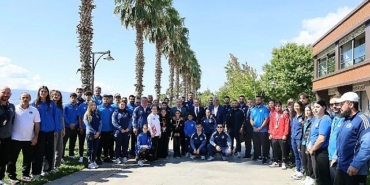 Başkan Büyükakın başarılı sporcularla buluştu