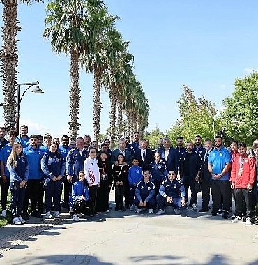 Başkan Büyükakın başarılı sporcularla buluştu