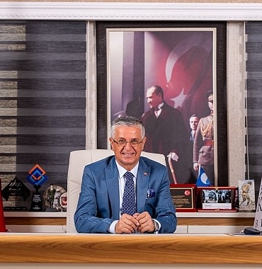 Başkan Topaloğlu’nun eğitime desteği köşe yazısında