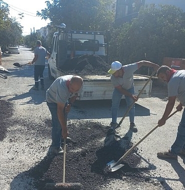 Burhaniye’de Yol, Altyapı ve Aydınlatma Çalışmaları Sürüyor