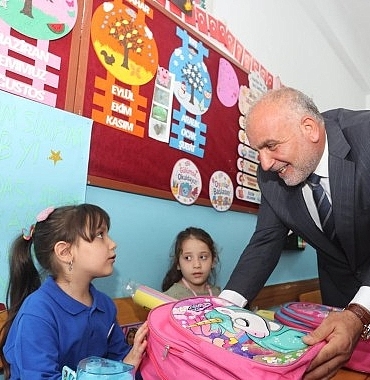 Canik'te Tüm Öğrenciler Çanta ve Kırtasiye Setlerine Kavuştu