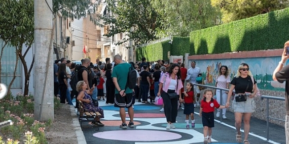 Konaklı öğrencilere ‘renkli yol’ sürprizi