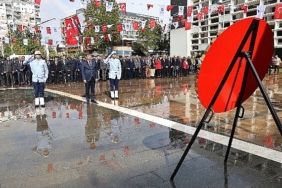 Antalya Büyükşehir’de Cumhuriyet coşkusu çelenkle taçlandı