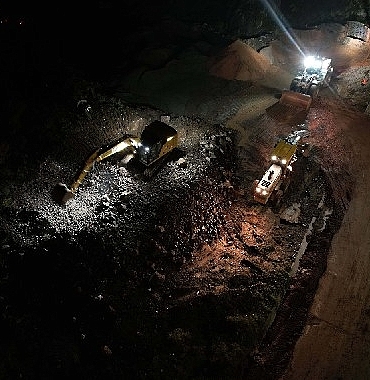 Büyükşehir ekipleri gece gündüz sahada; Başiskele’de selin izleri siliniyor