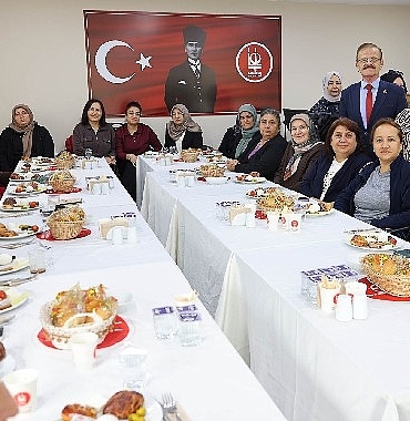 Keçiören'de 'Değerlerimizin İzinde Kadın ve Aile' Buluşması
