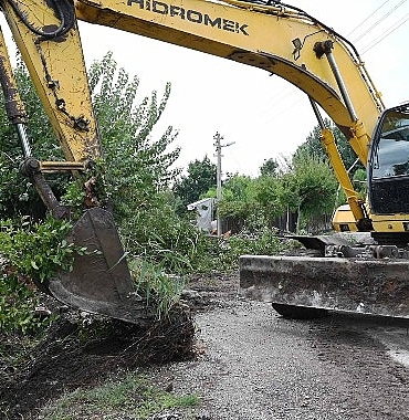 Kemer’de dere temizliği çalışmaları sürüyor