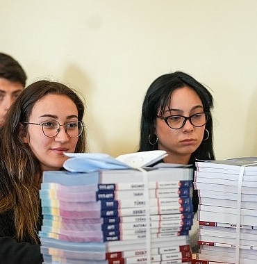 Maltepe’de Sınav Yolculuğuna Kitap Desteği
