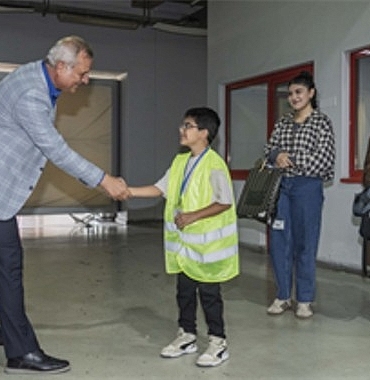 Metro sevgisi boyundan büyük