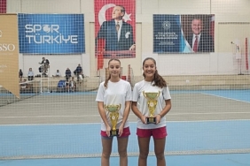 Osmangazi Belediyespor’dan Kortta Çifte Gurur