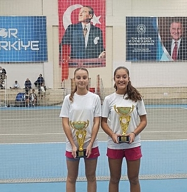 Osmangazi Belediyespor’dan Kortta Çifte Gurur