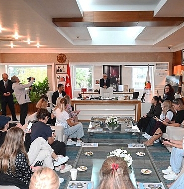 Yabancı acentecilerden Başkan Topaloğlu’na ziyaret